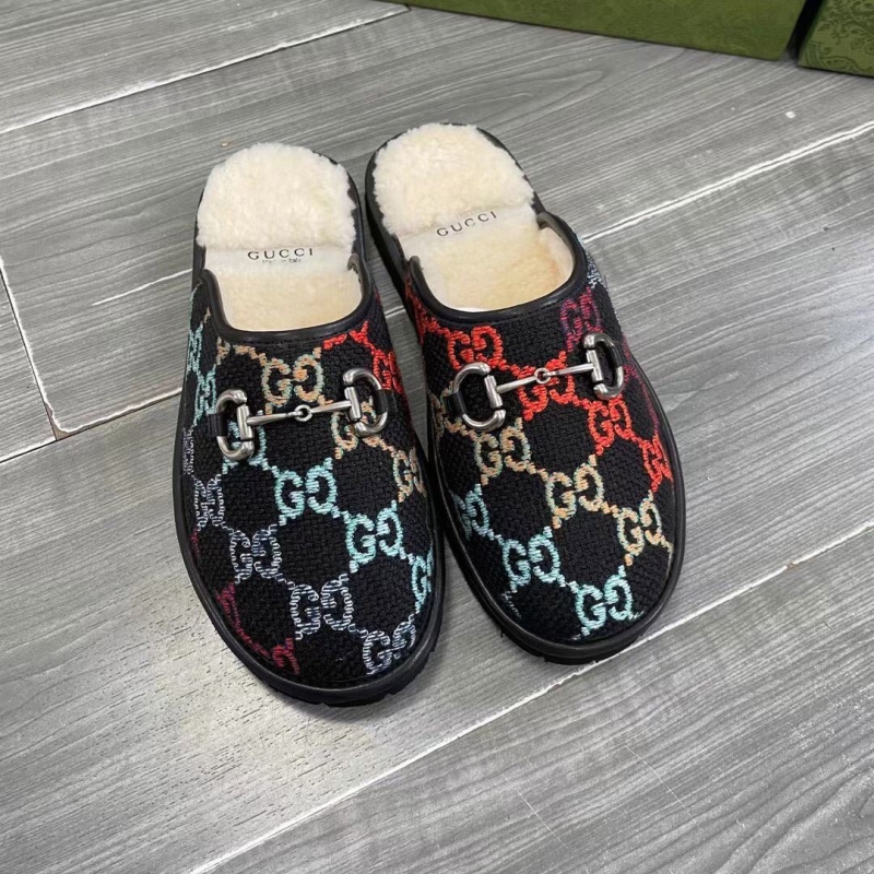 G*u*i slippers